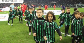 Haydi çocuklar seremoniye!