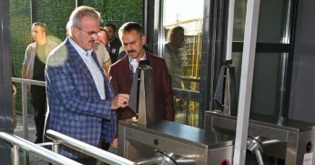 Vali Aktaş, yöneticinin değil, kendi kartı ile stada girdi!