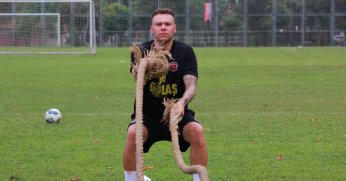 Gölcükspor’da futbolcuların içi dışına çıktı