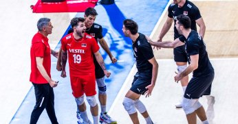 Bizim Efeler, Kanada’yı YOK etti! “3-0”