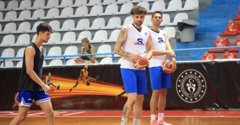 Kağıtspor’un dev adamları ilk maçına çıkıyor