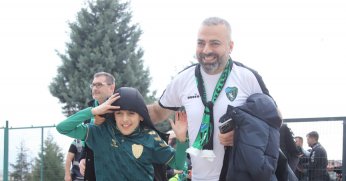 Tramvay stada kadar geldi, Kocaelisporlular kombineye hücum etti!