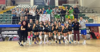 İzmit Belediyesporlu voleybolcular Muğla’dan iki finalle döndü!