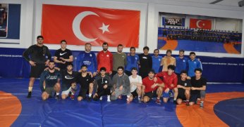 Kağıtsporlu güreşçiler Gaziantep’te kürsü hedefliyor