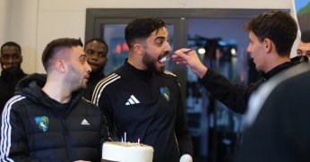 Serhat Öztaşdelen’e doğum günü sürprizi!