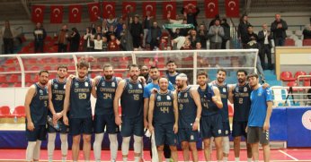 İkinize de çok yakıştı! Derbide galip Çayırova! “80-82”