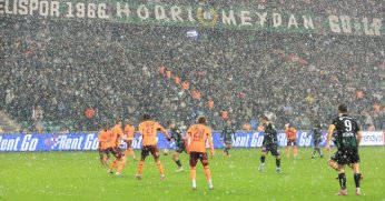 Karda kışta geliyorlar! Fark etmiyor!