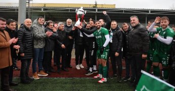 Kandıra Gençlerbirliği kupayı kaldırdı! “2-1”