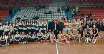 İzmit Zirve şampiyonluklara abone!