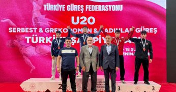 Kağıtsporlu güreşçi Ebubekir Gür, Türkiye şampiyonu!