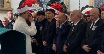 Bahri Yavuz, annesini son yolculuğuna uğurladı