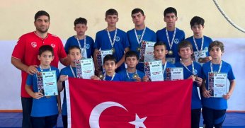 Kağıtsporlu güreşçiler Moldova’da fırtına gibi esti