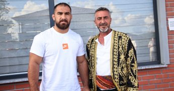 Ağalığın hakkını verdi