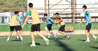 Amerikan futbolu oynadılar!
