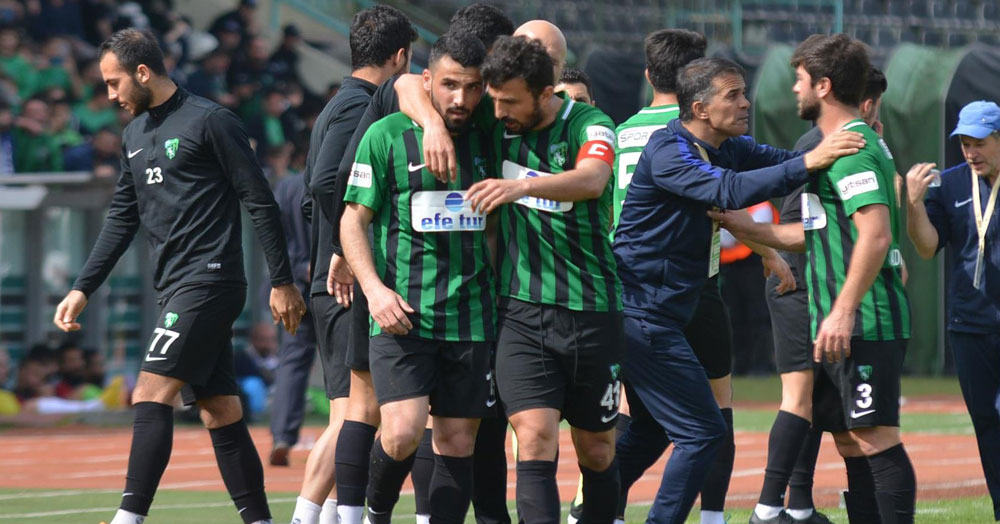 Bu çocuk oynadıkça açılıyor