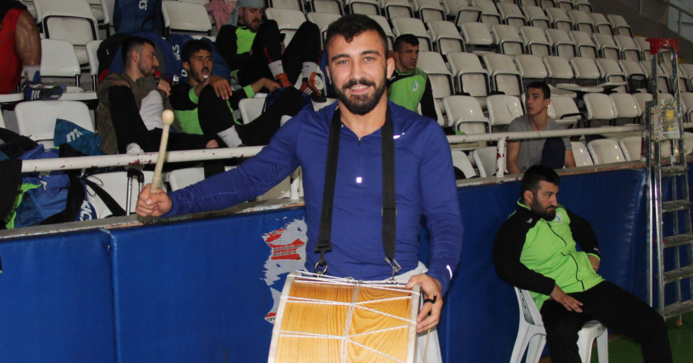 Güreşçi Erdal Duman’dan davullu destek