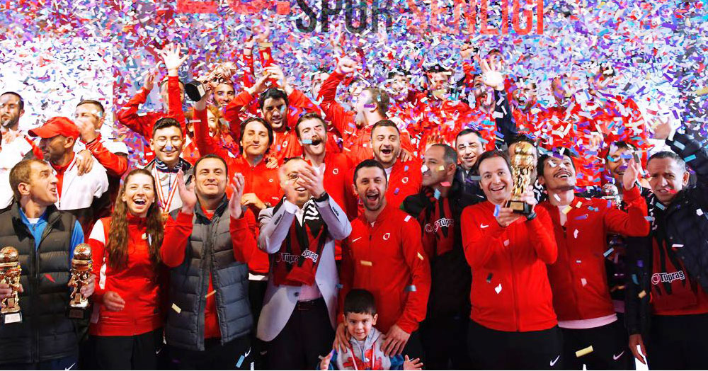 Ve Süper Kupa Şampiyonu Tüpraş kupasını aldı!