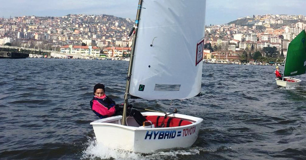 İzmit Yelken Kulübü derece peşinde
