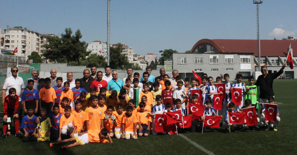 Kağıtçı'da örnek turnuva!