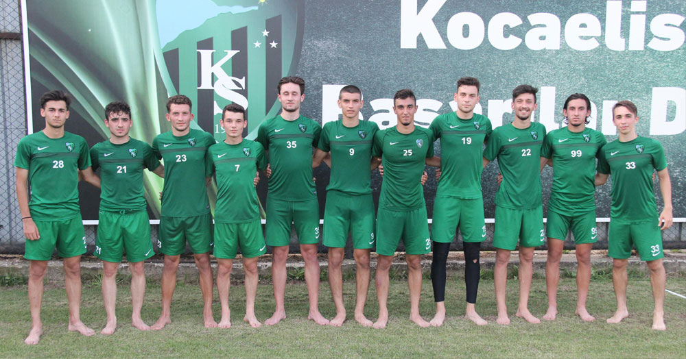 6 genç futbolcu profesyonel yapılıyor