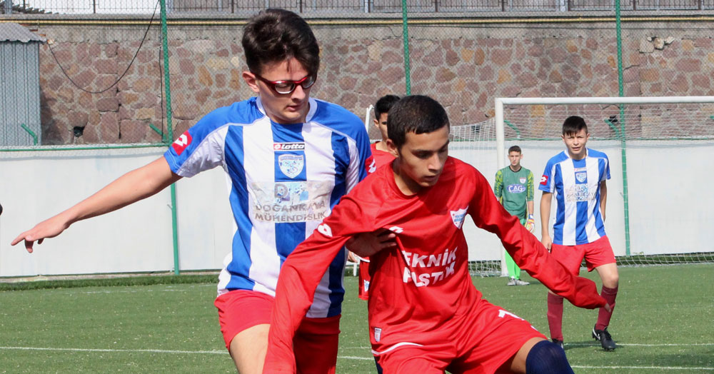 U-17’ler yakaladıklarını atıyor!