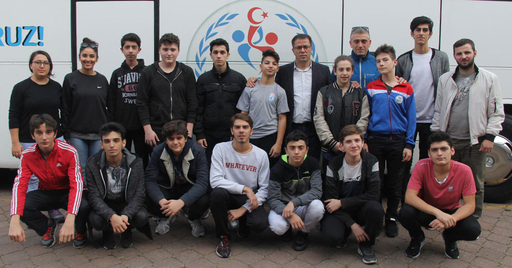 Çintimar ve Yaşar, hokeycileri uğurlandı