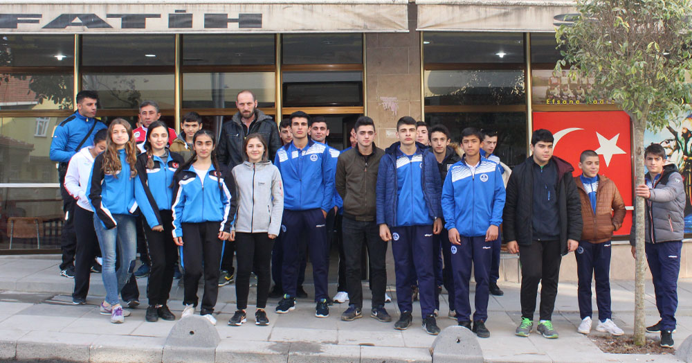 Bayrak’tan sporculara kahvaltı