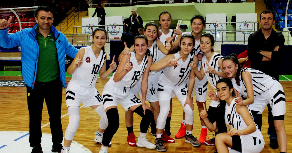 Genç kız basketbolda FİNAL heyecanı