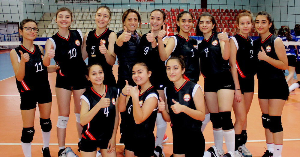 Salonlar voleybolcularla dolu!