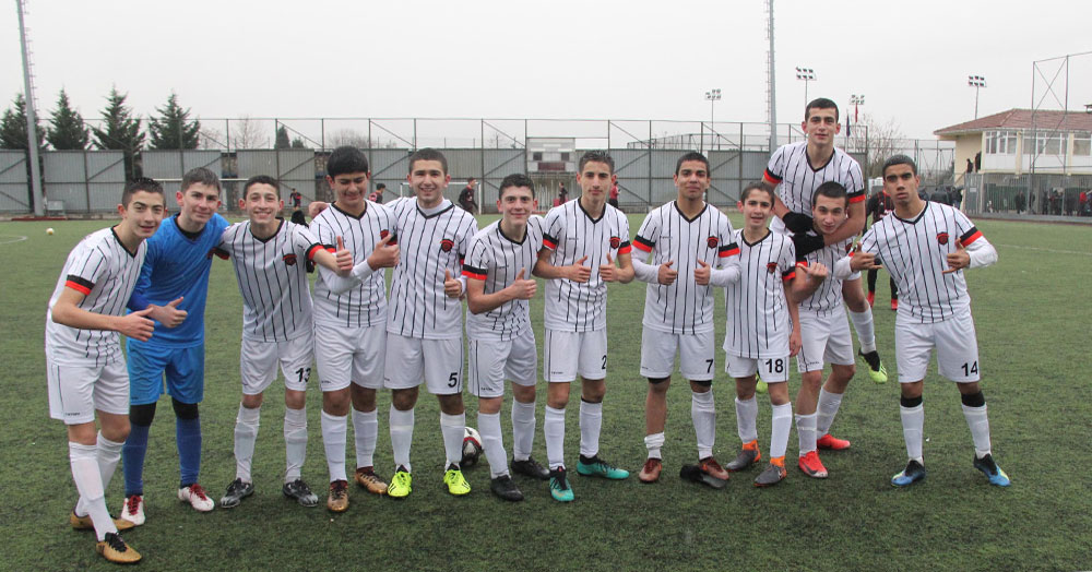 Soğuk havada gülen Gölcükspor U-15 oldu “0-3”