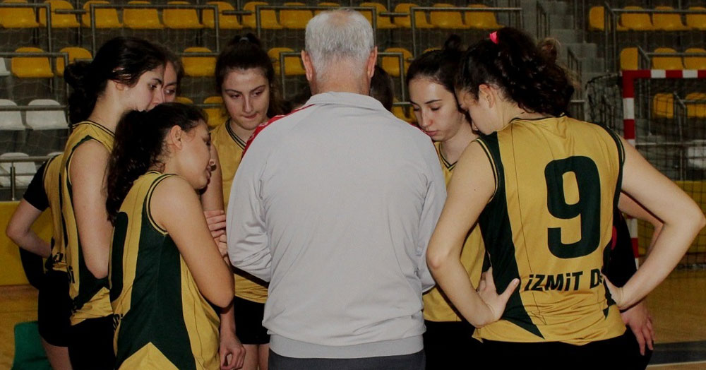 İzmit DSİ yine olmadı “3-0”