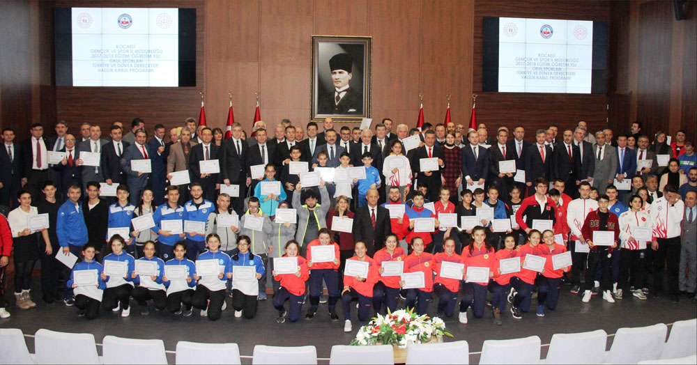 Bu onuru fazlası ile HAK ETTİNİZ çocuklar!