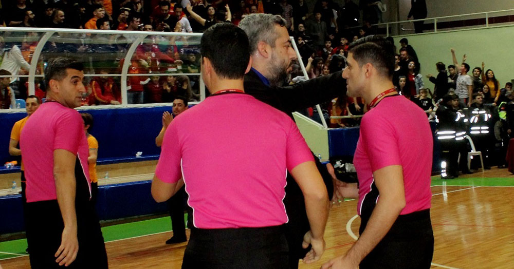 Bir maçı bu kadar katletmeye hakkınız YOK!