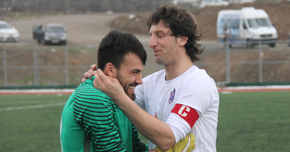 Sakarya’da 14 İzmitli futbolcu bir birine rakip oldu!