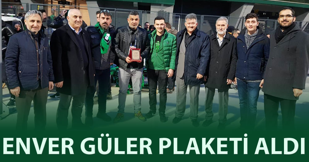 Enver Güler plaketini 