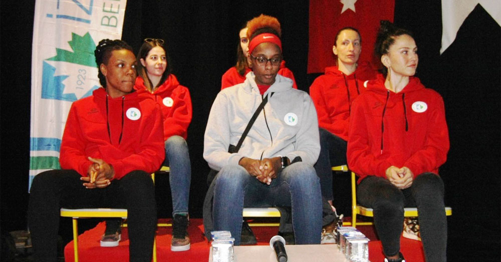 Süper İzmit’i öğrenciler bırakmıyor!