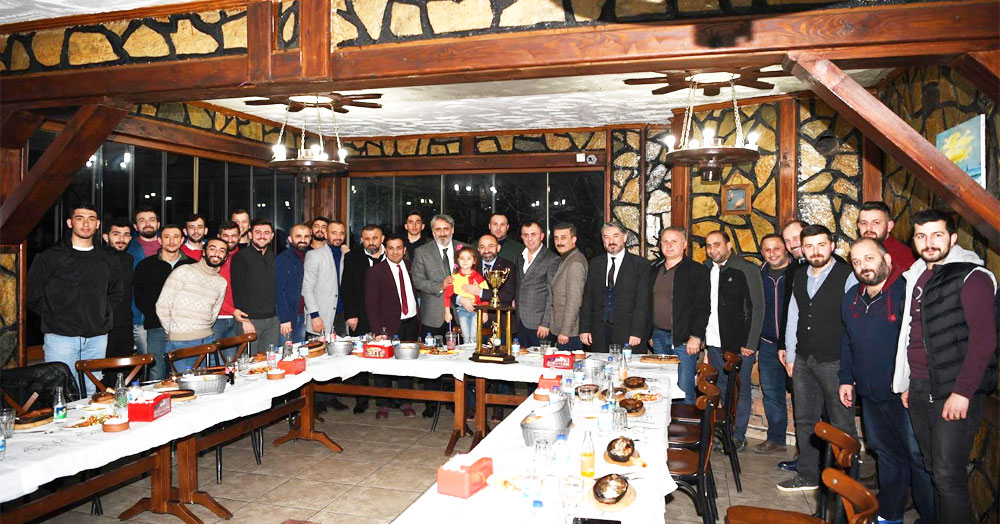 Üzülmez'den şampiyonlara kutlama