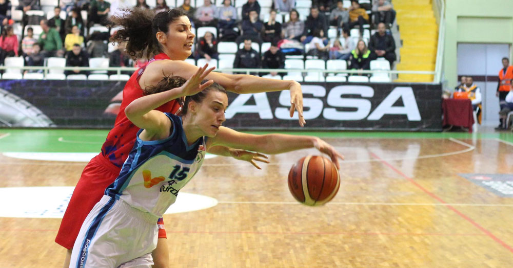 İzmit Belediyespor'da Play-Off umutları azalıyor 