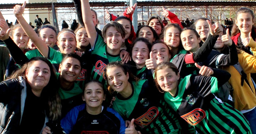 Kızlar şampiyonluk aşkına!