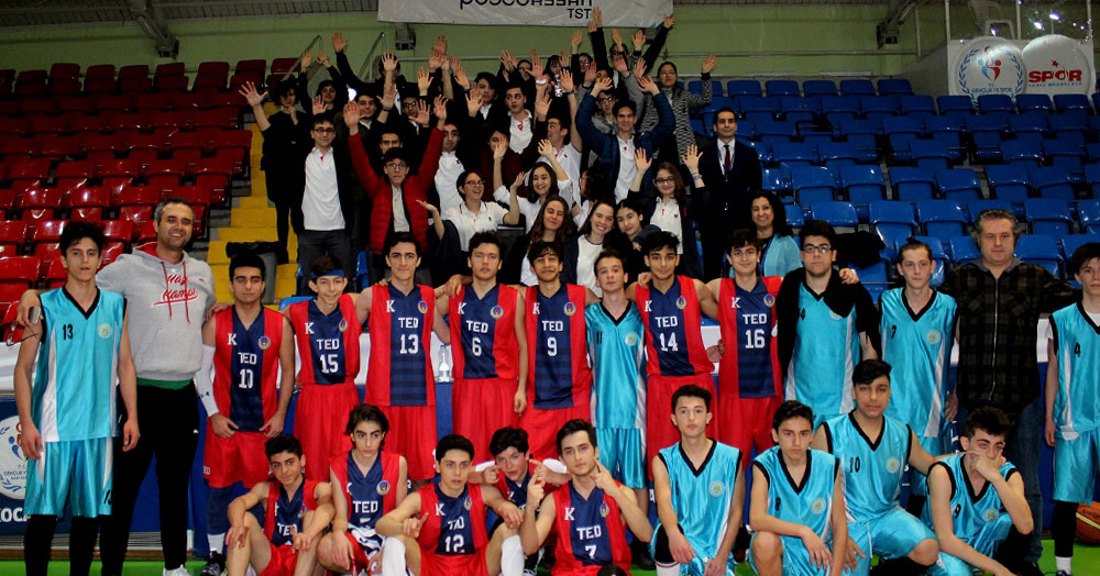 Programdaki 4 maçın sadece 1'i oynandı!