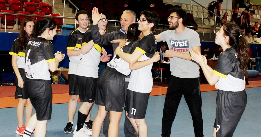 Kocaeli Fen Lisesi ALTIN buldu “15-14”