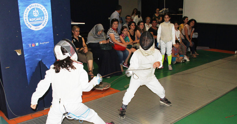 Kılıçları 19 Mayıs için çektiler