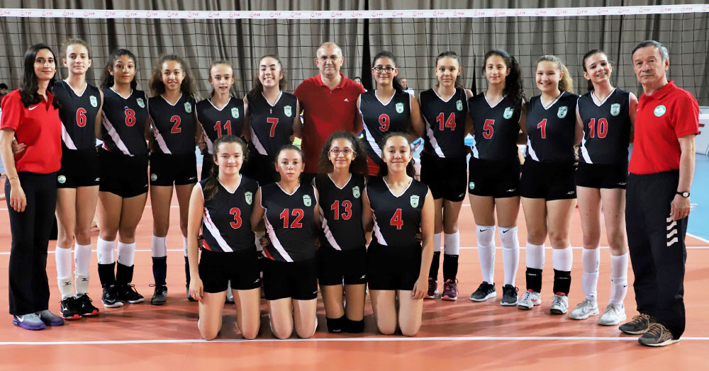 Midi voleybolda heyecan sona erdi