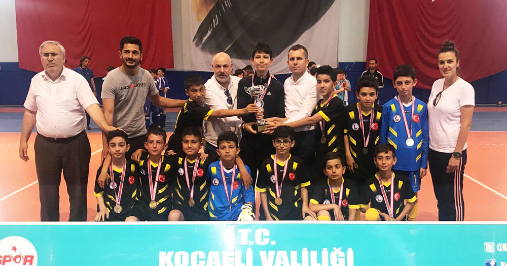 Futsal erkeklerde Çayırova geleneği değişmedi