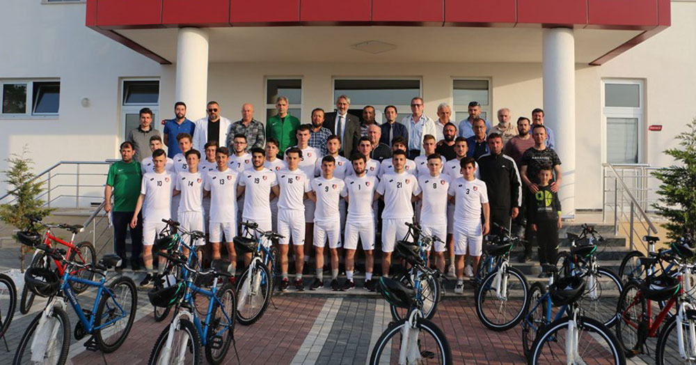 Aydın’dan bisiklet dağıtmaya devam