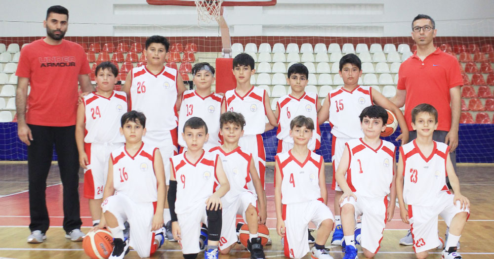 Gölcüklü basketbolcular tulum çıkardı!