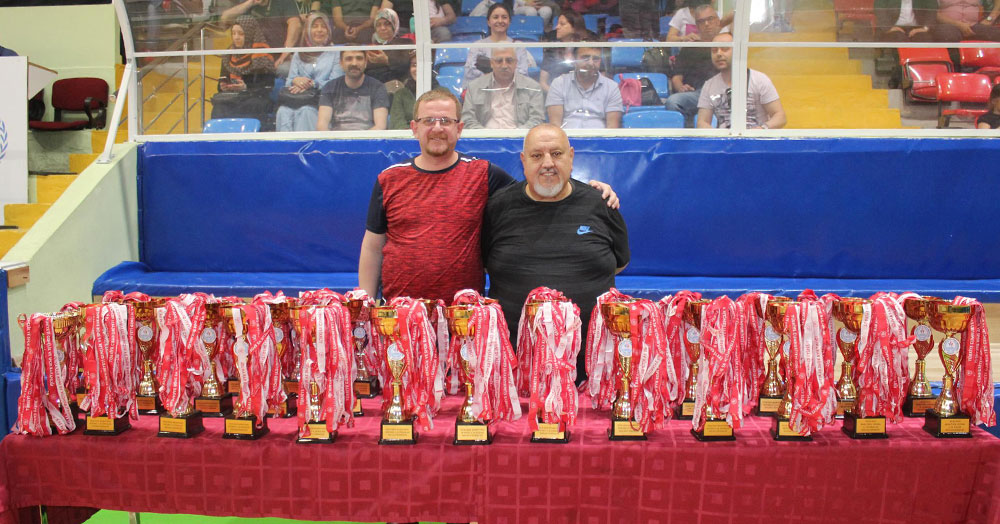 Basketbolcular kupalarını aldı!