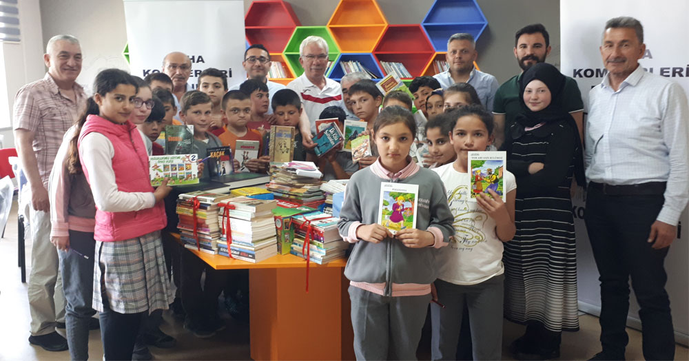 Saha komiserlerinden çok anlamlı kitap kampanyası