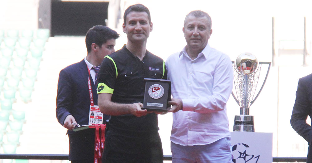 Süper Kupa maçını yöneten hakemlere tam not