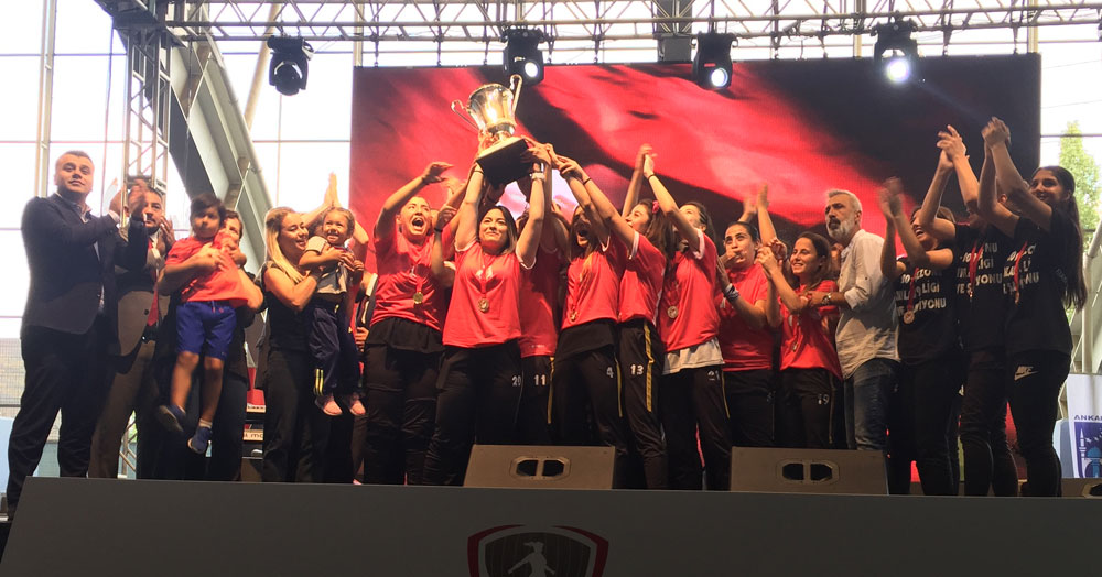 Ahh ahh! Nasıl kaçtı o kupa elimizden!